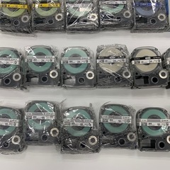 35個セットキングジム　35個テプラテープ９12 18 24mm白　透明　黄　青の画像