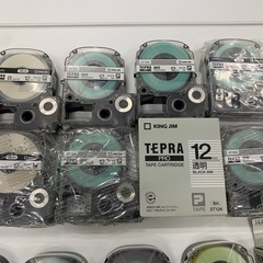 35個セットキングジム　35個テプラテープ９12 18 24mm白　透明　黄　青の画像