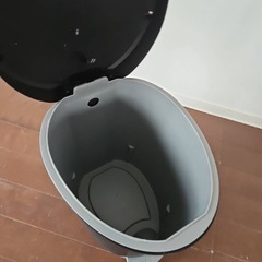 基地内購入 小型ダストボックス ごみ箱の画像