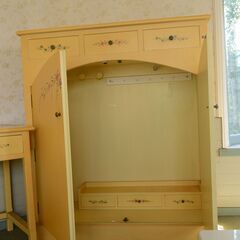 可愛いイエロー色の机・椅子・収納の三点セット（中古品）子供部屋用にも良き感じです♪の画像