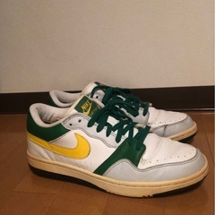 NIKE コートフォースの画像