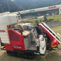 ヤンマーコンバインEe214の画像