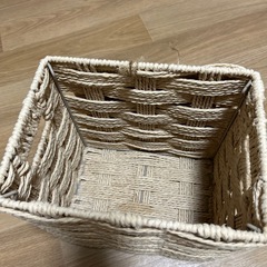 ベージュ　カゴ　の画像