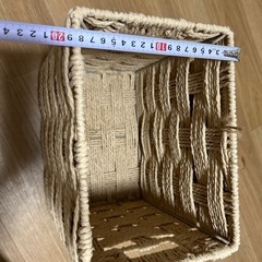 ベージュ　カゴ　の画像