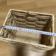 ベージュ　カゴ　の画像