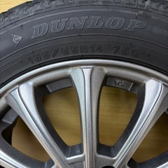 スタッドレスタイヤ(ホイール付き)4本セット155/65R14 75Qの画像