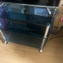 テレビ台とテレビのセットの画像