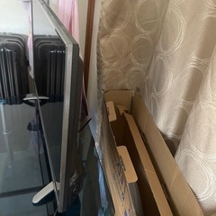 テレビ台とテレビのセットの画像