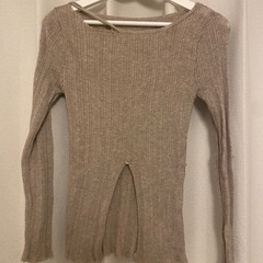 韓国 ワンホン オフショルダーリブニット 長袖 コーヒーベージュの画像