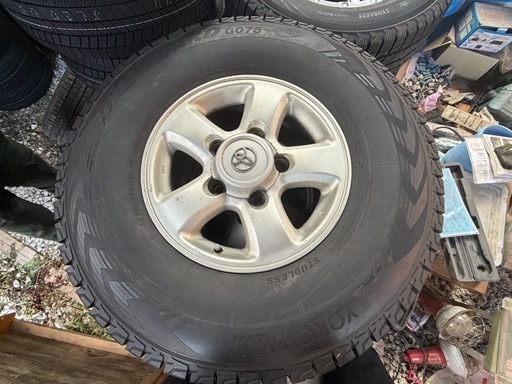 製造22年製　ランクル100 スタッドレス　285/75/1616