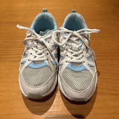 他商品セット購入で値引き！　スニーカー　24センチの画像