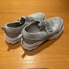 他商品セット購入で値引き！　スニーカー　23センチの画像