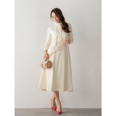 【大人気】Viaggio Blu（ビアッジョブルー）　ルミナリー圧縮スムースボウタイワンピース （オフホワイト）の画像