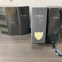 ミニチュアの酒瓶5点とオマケ2点とドンペリの空き箱の画像