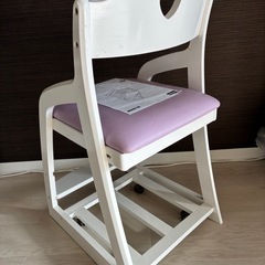 ニトリ学習イス　ルミエN　高さ調整可の画像