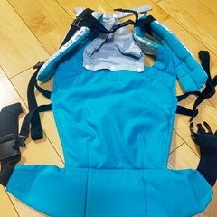 カラーズ 首がすわってから使える抱っこ紐 軽量 収納「対面抱っこ・おんぶ用」 ベビーキャリアの画像