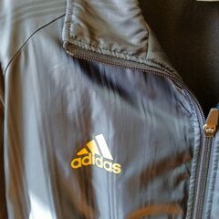 【古着】adidas　ジャンパー　黒に近い紺色　中古　送料が高いので取りにこれる方限定の画像