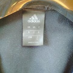 【古着】adidas　ジャンパー　黒に近い紺色　中古　送料が高いので取りにこれる方限定の画像