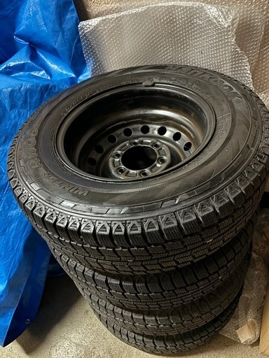 {11/30までのご投稿とさせてください}ひび割れ有,ハイエース, 純正タイヤ, スタッドレス,