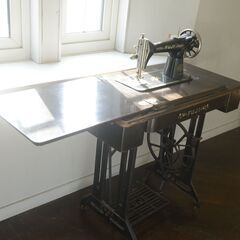 FUJI製アンティークミシン　実用性はありません！部屋のインテリアにいかがですか？の画像