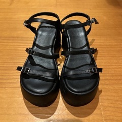 他商品セット購入で値引き！　厚底サンダル　24.5センチの画像