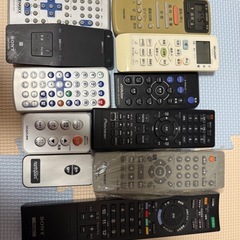 リモコンは各種、全部で11個の画像