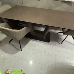 セラミックダイニングテーブルの画像