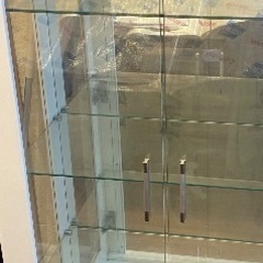 ガラスキャビネットの画像