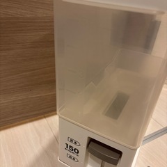 ニトリ 米びつ 5kg 計り機能付きの画像