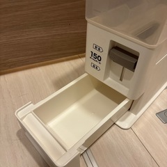 ニトリ 米びつ 5kg 計り機能付きの画像