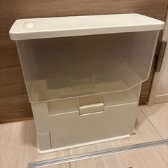 ニトリ 米びつ 5kg 計り機能付きの画像