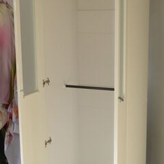 ロングコートも楽々収納出来るタンスです。の画像