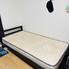 シングルベッド//キッチンキャビネットの画像