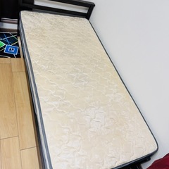 シングルベッド//キッチンキャビネットの画像