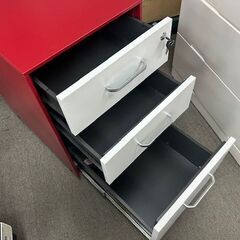 ■鍵付き　キャビネット　3段　　赤　■の画像