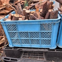 薪　太めの枝　みかん箱1つあたりの画像