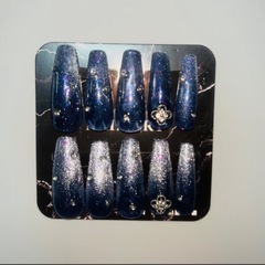 ネイビーマグネットフレンチネイルチップの画像