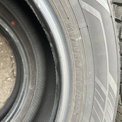 ヨコハマiG60 215/65R16 22年製　バリ溝9分山 スタッドレス　アルファードヴェルファイアエクストレイルエルグランドフォレスター等の画像