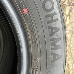 ヨコハマiG60 215/65R16 22年製　バリ溝9分山 スタッドレス　アルファードヴェルファイアエクストレイルエルグランドフォレスター等の画像
