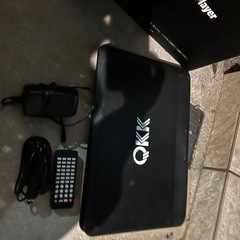 車用ポータブルDVDプレーヤーと三脚の画像