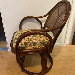 昭和レトロ 回転式ラタンチェア 花柄 アームチェアの画像