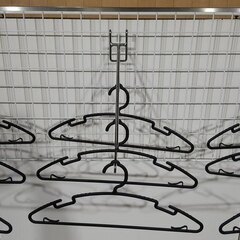 パネル式ハンガーラック・傾斜ハンガー３本付・洋服掛け・ネット付・キャスター付き・０２の画像