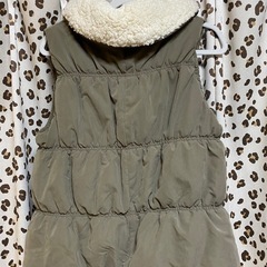 大きいサイズ　ベスト　カーキ　しまむら　アベイルの画像