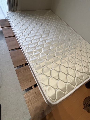 ベッドフレーム＋マットレス　LOWYA