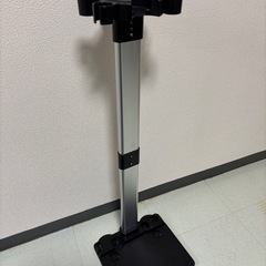 掃除機と掃除機ラックの画像