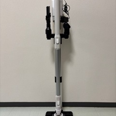 掃除機と掃除機ラックの画像