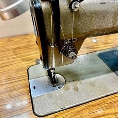 JUKI 工業用ミシン 木目調テーブル付の画像