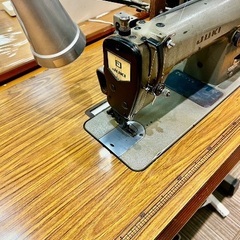 JUKI 工業用ミシン 木目調テーブル付の画像