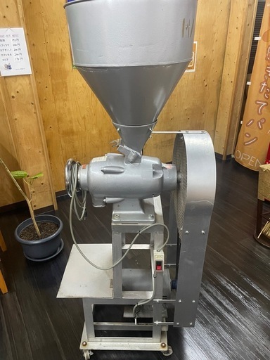 製粉機
