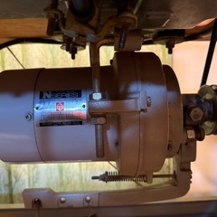 【GO-1295】ブラザー 職業用ミシン DB2-B755-3 台付きの画像